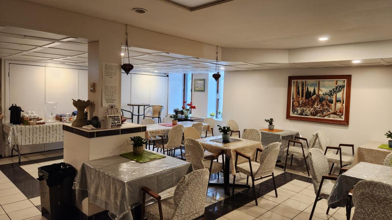 Hotel Auberge Manoir Ville Marie Монреаль Экстерьер фото